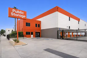 Public Storage - Los Angeles - 6202 Willoughby Ave