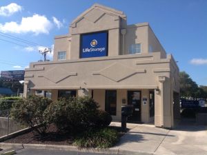 Extra Space Storage - 3234 - San Antonio - 11947 Huebner Rd