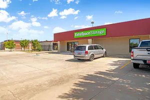 Extra Space Storage - 6615 - Moore - NW 27th St