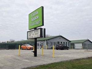 Extra Space Storage - 6698 - Beach Park - N Lewis Ave