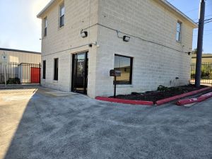 Extra Space Storage - 2238 - San Antonio - 27904 US Highway 281 N
