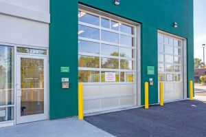 StorageMart - Touhy Ave